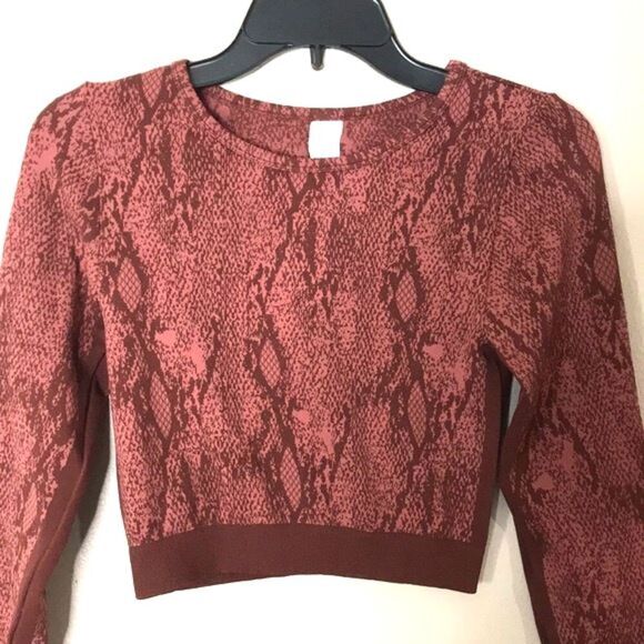 Fabletics Kamila Seamless Long-Sleeve athletic Top size medium - Picture 4 of 12